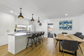 Dining - Holmly 1 - Premium Position, Walk to Everything! (Anglesea)