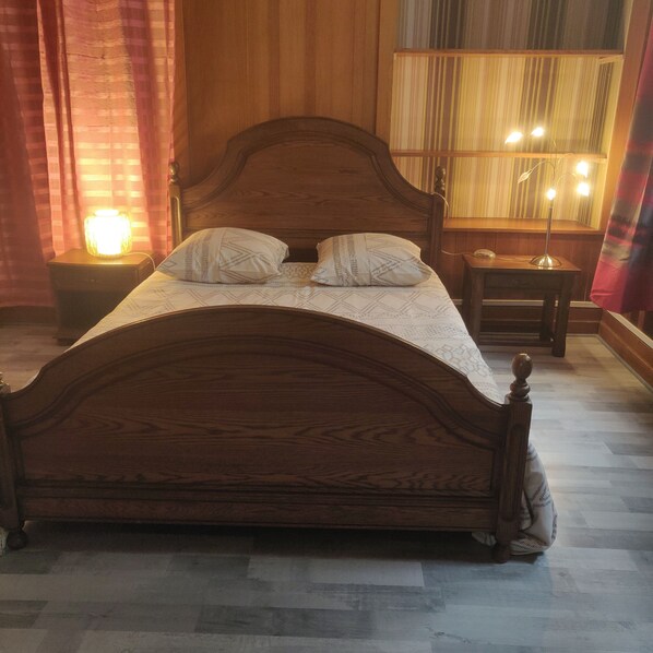 2 bedrooms, iron/ironing board, travel crib, free WiFi