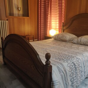 2 bedrooms, iron/ironing board, travel crib, free WiFi