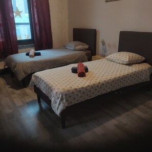 2 bedrooms, iron/ironing board, travel cot, free WiFi