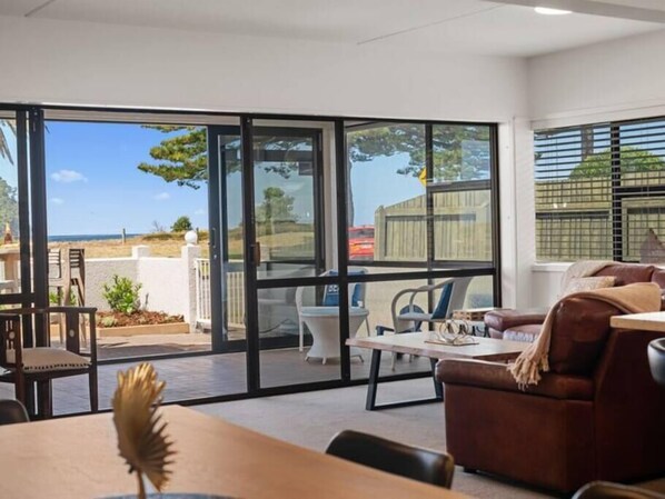 TV, books, stereo, offices