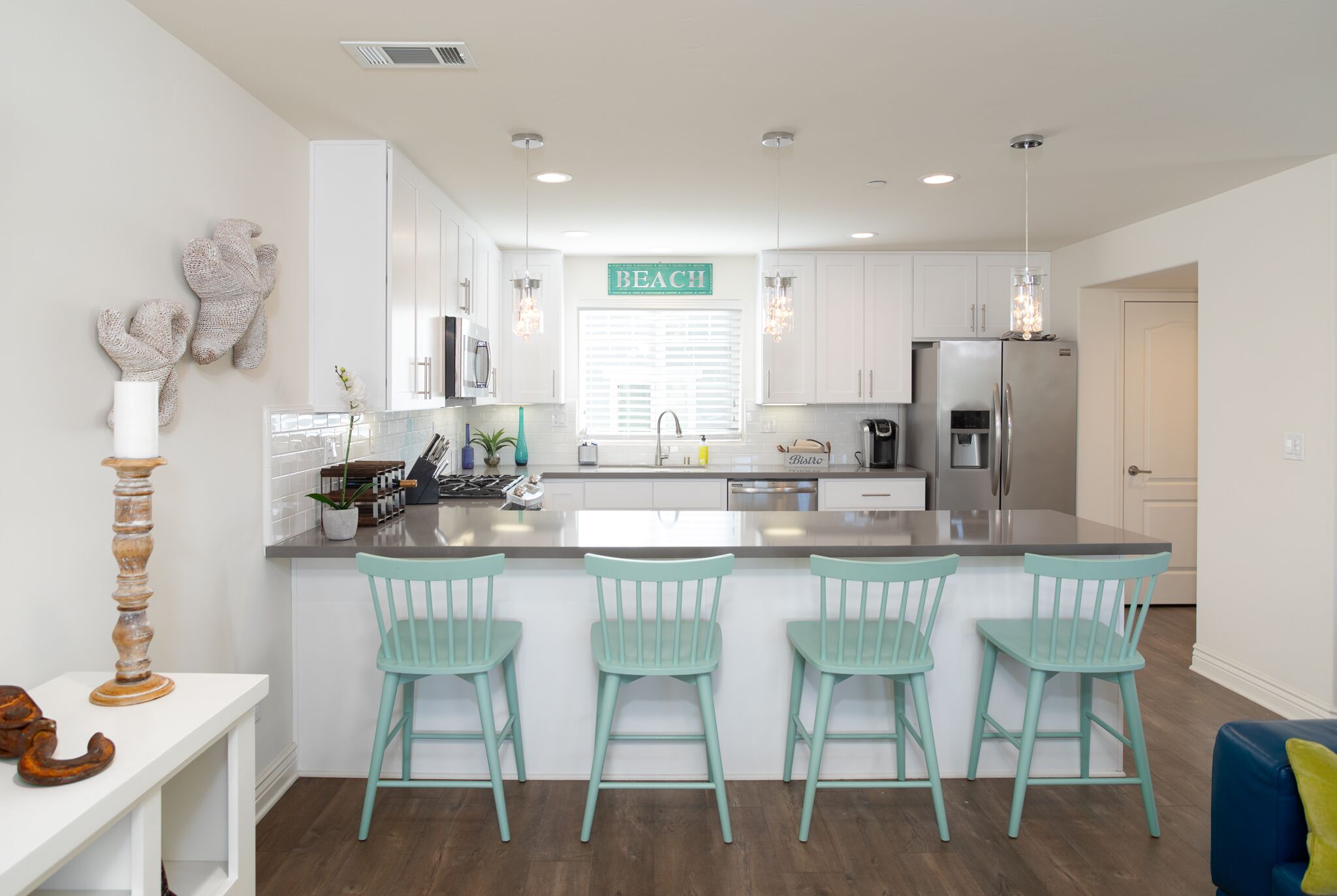 Refrigerador, horno, parrilla de estufa y máquina de hielo 