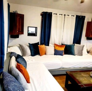 3 bedrooms, desk, iron/ironing board, travel cot