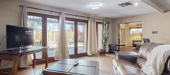 Special 50% off: UNM/ Knobhill 1King BR-Retreat