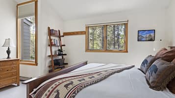 4 bedrooms, iron/ironing board, WiFi, bed sheets