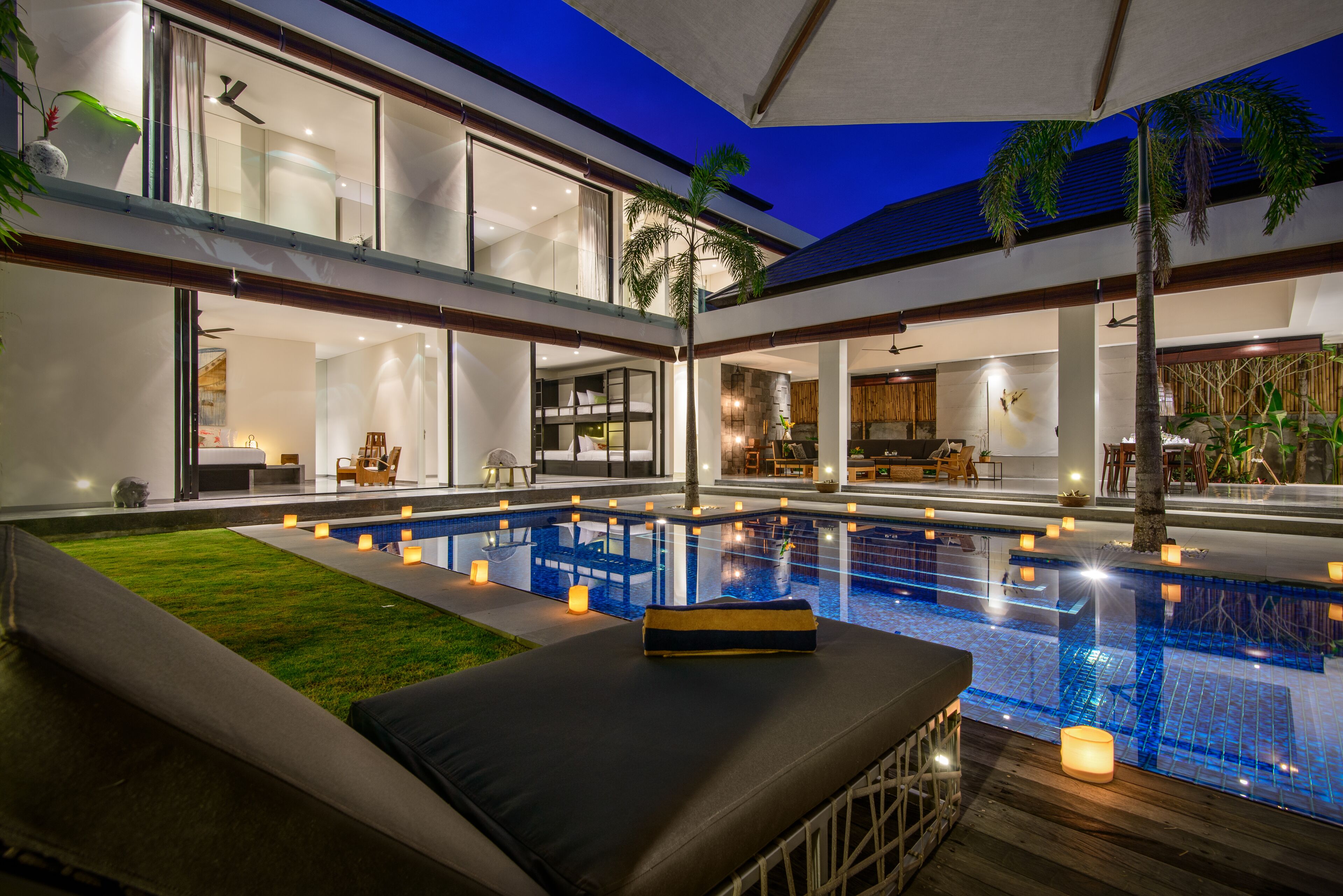 Vila Keluarga | Area keluarga | Televisi LCD 40-inci dengan saluran TV satelit, TV, dan pemutar DVD