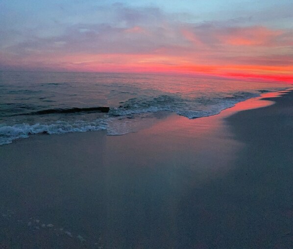 Beach nearby - Bungalow studio on the water w/ Kayak, dock, private deck, tennis & pickle ball! (Pensacola)