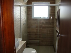 Shower, hair dryer, towels, soap - My little house Azul on the dam (Paranapanema)