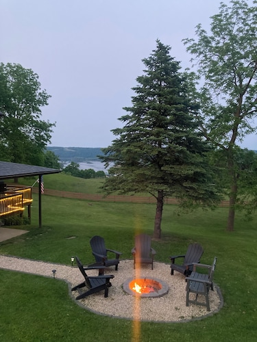 OFF SEASON SPECIAL! PRICES ARE SLASHED!  3br-2bth”4beds”house with arcade games!