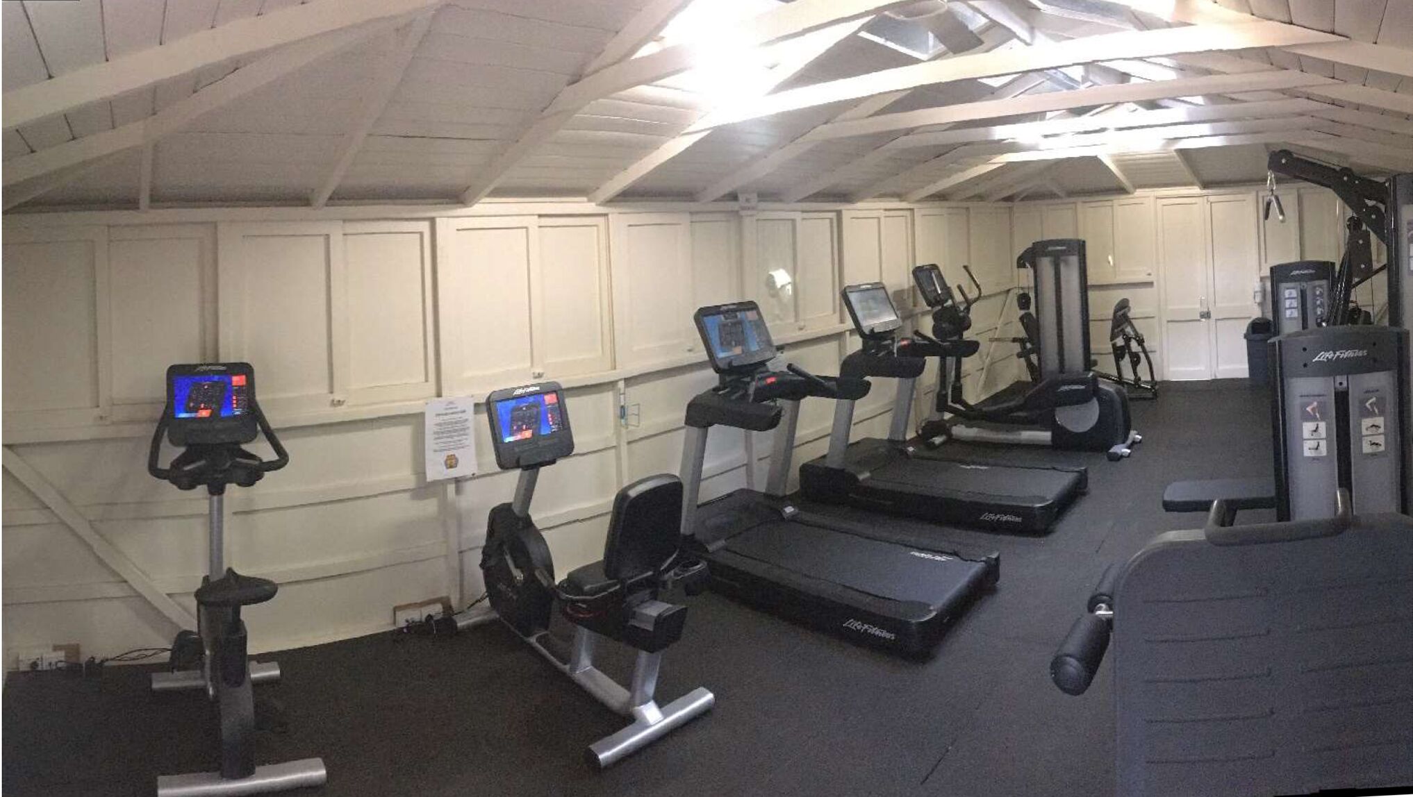 Gorgeous 2 Bedroom apartment in Historic Willsmere - with pool and pet friendly — image 13