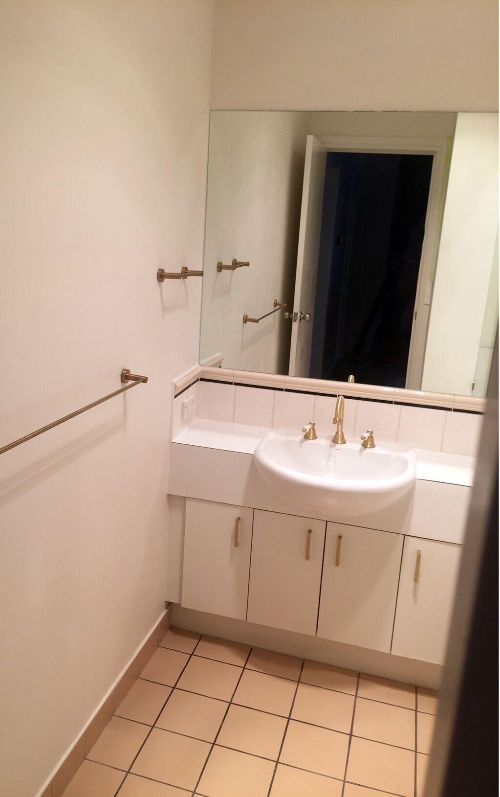 Gorgeous 2 Bedroom apartment in Historic Willsmere - with pool and pet friendly — image 10