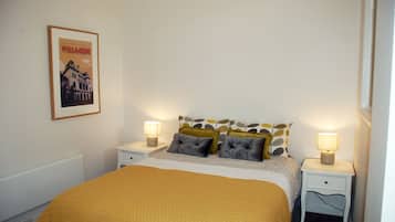 2 bedrooms, iron/ironing board, free WiFi, bed sheets