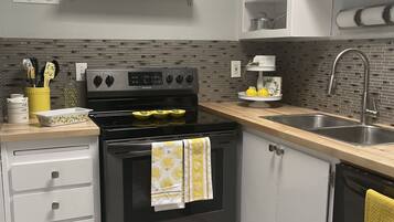 KylskÄp, mikrovÄgsugn, ugn och spishÀll