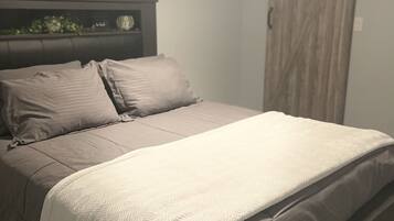 1 habitación, tabla de planchar con plancha, wifi y ropa de cama