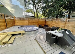Outdoor dining - Your East Austin Luxury Oasis Awaits (Austin)