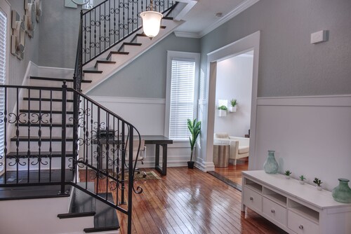 Luxury Antique Gem in Historic Downtown Ocala / WEC / HITS