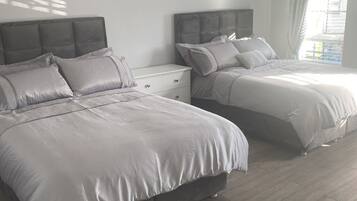 3 bedrooms, iron/ironing board, WiFi, bed sheets