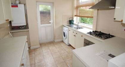 Inviting 5-Bed House in Stockport bramhall