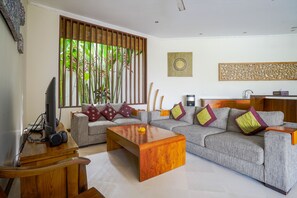 Smart TV, stereo - Sumptuous 3 bedroom private luxury villa in heart of Seminyak (kuta)