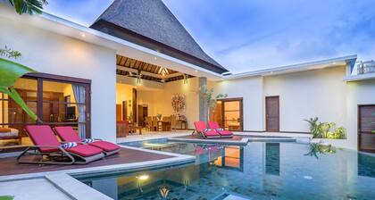 Sumptuous 3 bedroom private luxury villa in heart of Seminyak