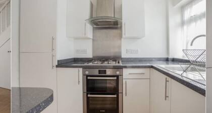 ENTIRE 3 BEDROOMS HOUSE TO YOURSELF,FREE PARKING.