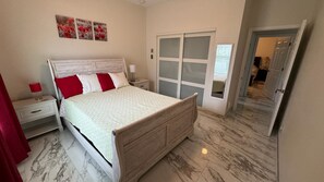 3 bedrooms, iron/ironing board, WiFi, bed sheets - 5 Min From Sea New Built House (Englewood)