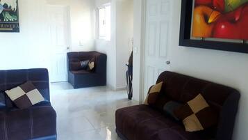 Apartment, 3 Bedrooms, Terrace, Garden View | Ruang tamu