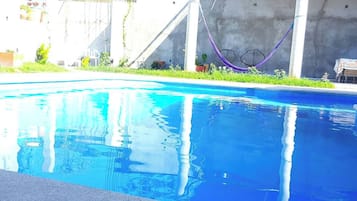 Leilighet, 3 soverom, terrasse, hageutsikt | Basseng | Utendørsbasseng