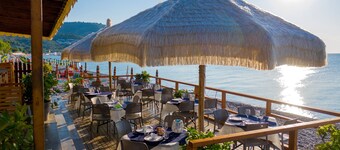 "melograno" Holiday Home With Swimming Pool and Private Beach