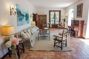 Villa, 5 Bedrooms, Smoking, Private Pool | Living area