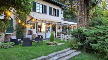 Villa, 5 Schlafzimmer, Raucher, eigener Pool | Speisen im Freien