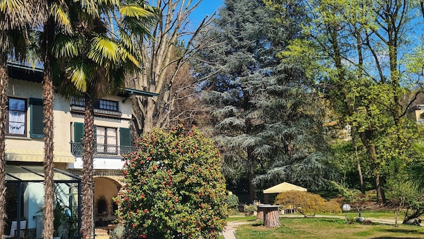 A swimming pool with a clear blue water, surrounded by artificial grass, and a few lounge chairs. - Wonderful Villa Between Como And Milano (Sirtori)