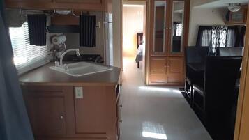 Mobile Home, 2 Bedrooms, Patio | Private kitchen