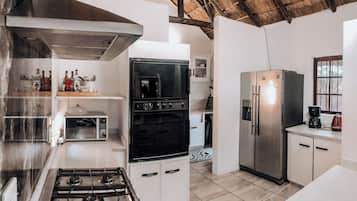 House, 5 Bedrooms, Private Pool, City View | Interior