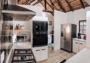 House, 5 Bedrooms, Private Pool, City View | Bahagian dalam