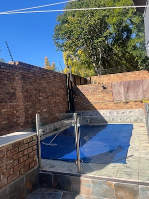 Ferienhaus, 5 Schlafzimmer, eigener Pool, Stadtblick | Pool | Außenpool