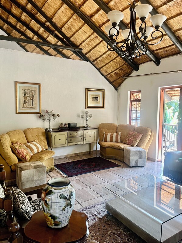 House, 5 Bedrooms, Private Pool, City View | Living room - Serene Thatched Roof Retreat in Faerie Glen, Pretoria (Pretoria)