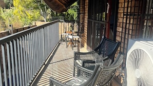Unclassified image, 4 of 19, button - Serene Thatched Roof Retreat in Faerie Glen, Pretoria (Pretoria)