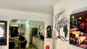 Unclassified image, 5 of 19, button - Serene Thatched Roof Retreat in Faerie Glen, Pretoria (Pretoria)