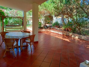 Huis, 2 slaapkamers, roken, patio | Terrein van de accommodatie