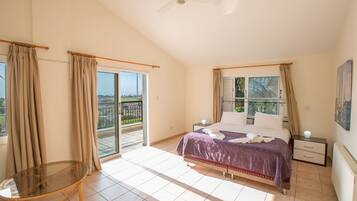 Vila, 4 quartos, para fumantes, piscina particular | 4 quartos