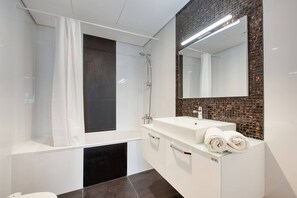Apartment, 1 Schlafzimmer, Raucher, Balkon | Badezimmer