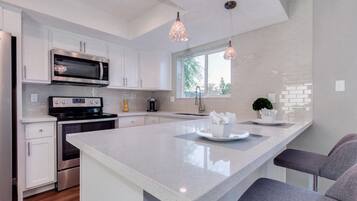 House, 3 Bedrooms, Private Pool, Pool View | Interior