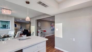 House, 3 Bedrooms, Private Pool, Pool View | Interior