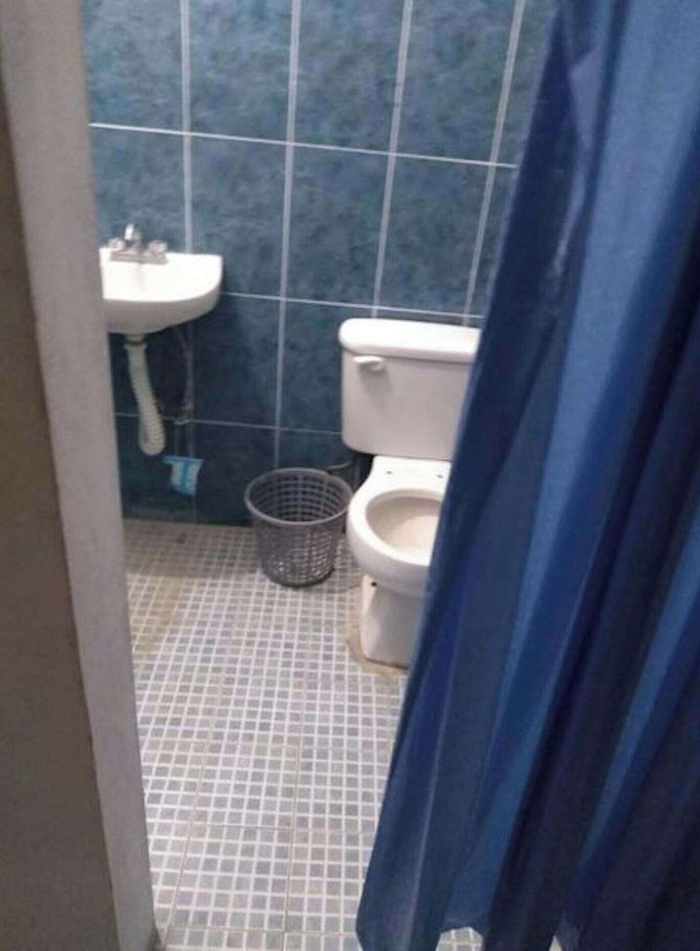 Chambre, 1 chambre, fumeurs, patio | Salle de bain | Articles de toilette gratuits, serviettes fournies