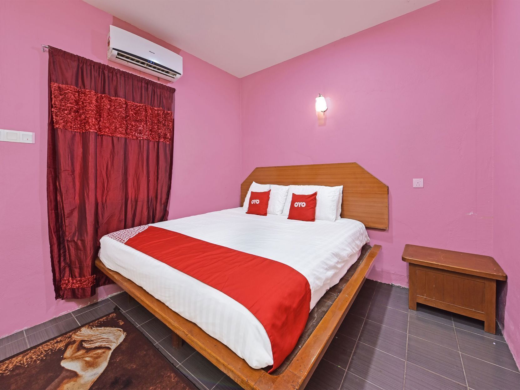 Free WiFi, bed sheets