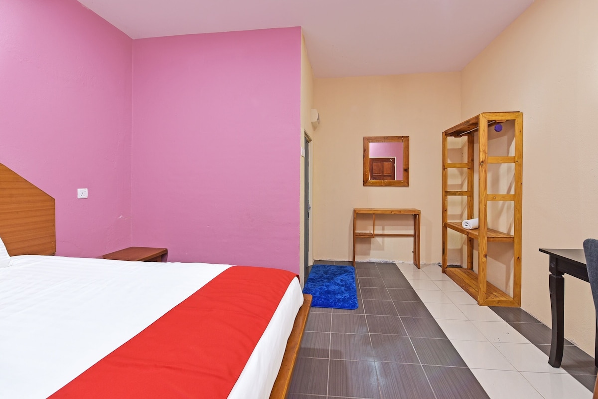Desk, free WiFi, bed sheets