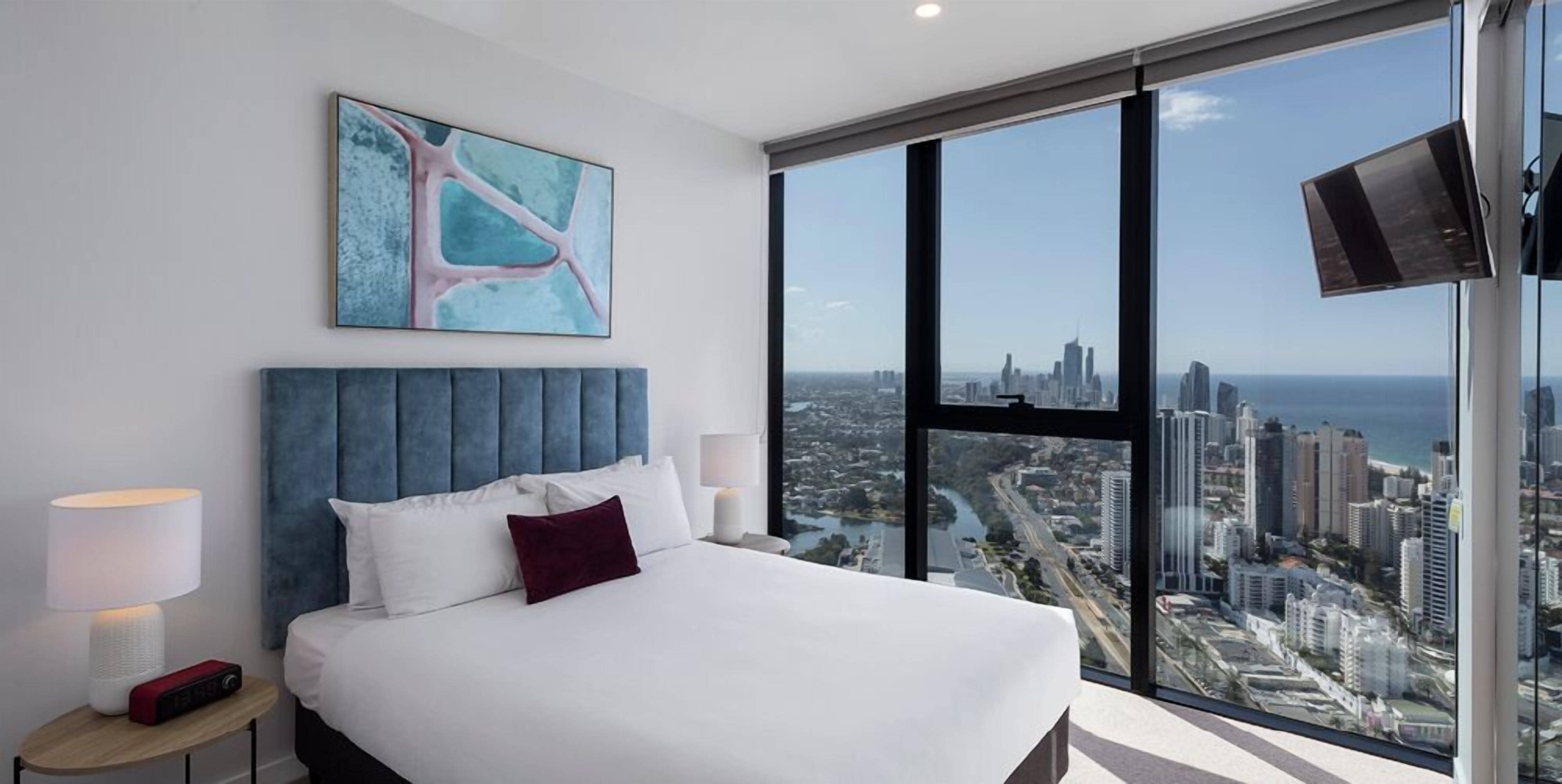 高档床上用品、客房内保险箱、笔记本电脑工作区、隔音