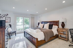 4 bedrooms, desk, iron/ironing board, travel cot