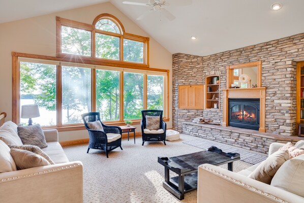 Smart TV, fireplace, books, computer monitors